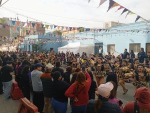 Pasacalle de danzas latinoamericanas en favor de los derechos de la niñez